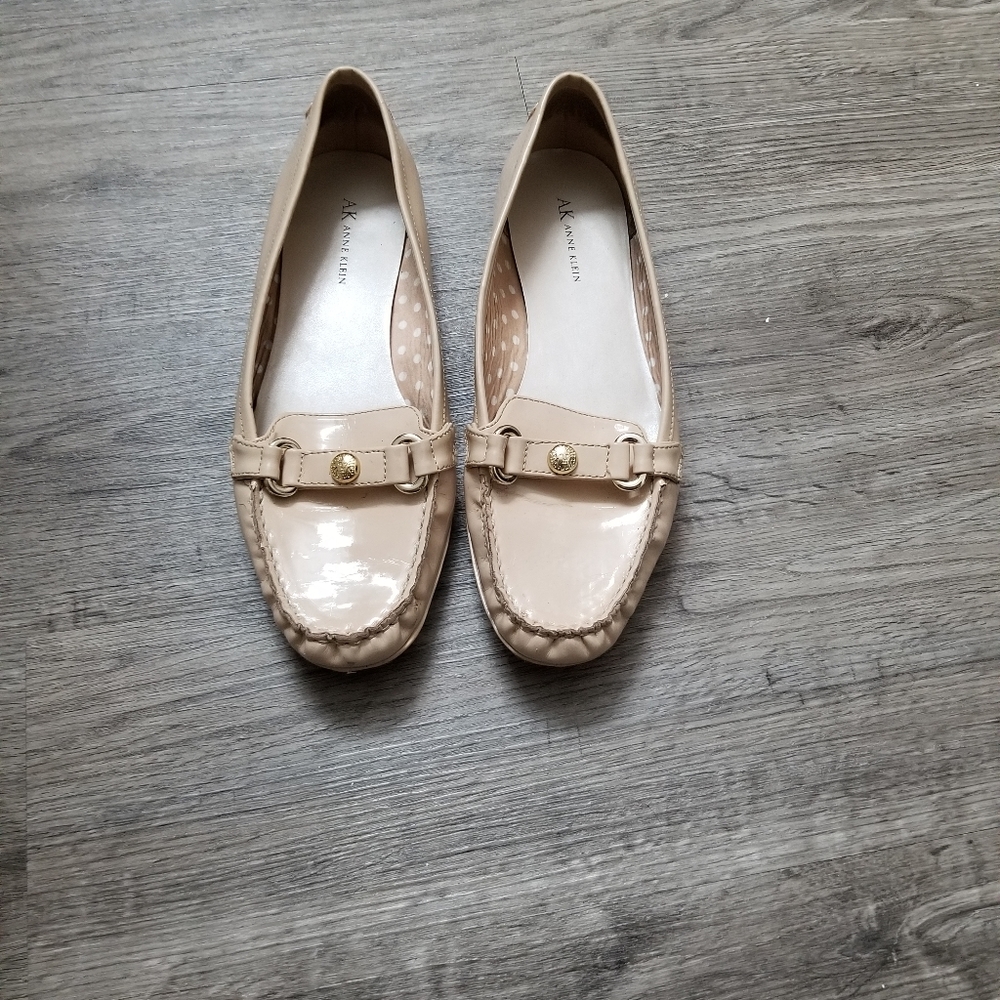 SHOE'S - Picture 2 of 2